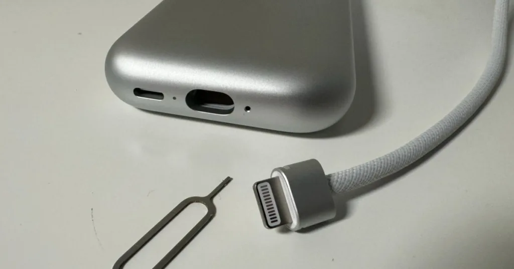 apple-vision-pro-battery-cable-can-be-removed-with-a-sim-eject-tool