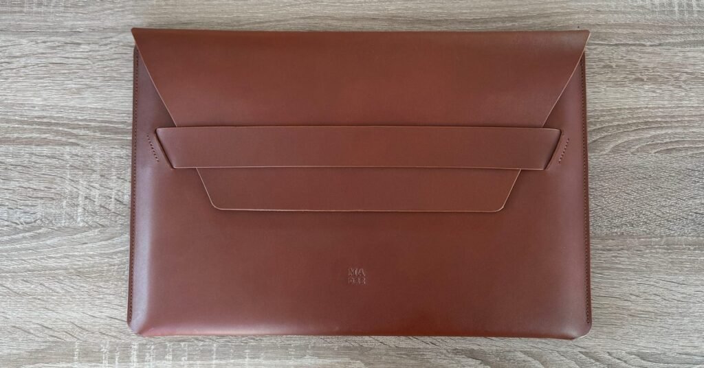 tested:-manuel-dreesmann-hand-made-leather-macbook-pro-case