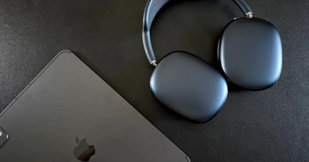 hands-on-with-midnight-airpods-max-with-usb-c