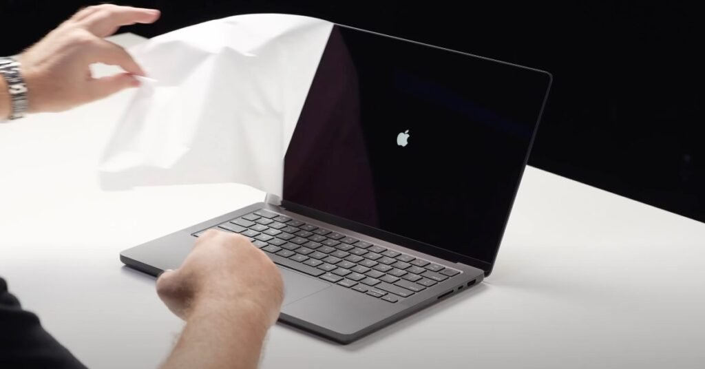 new-unboxing-video-allegedly-reveals-unannounced-m4-macbook-pro,-benchmark-results