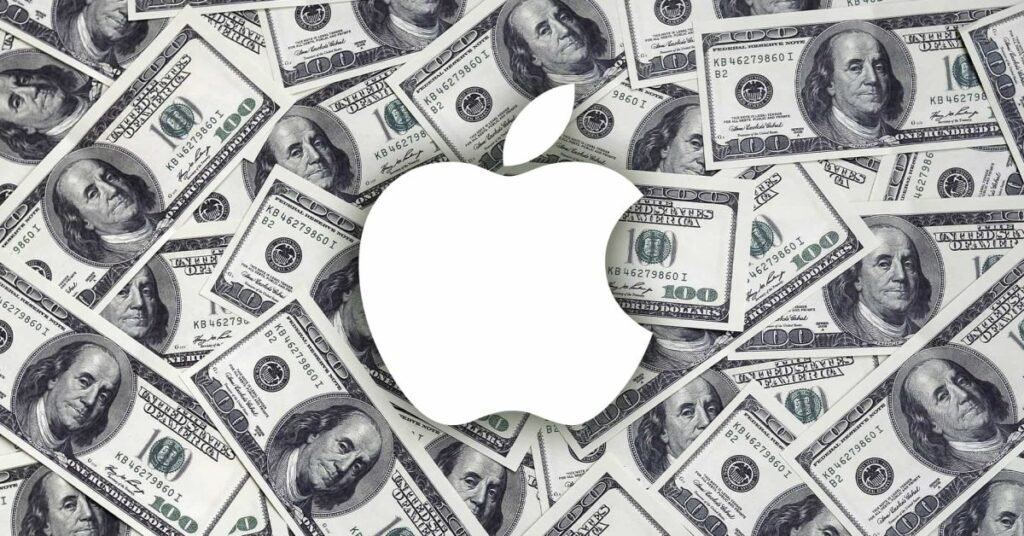 warren-buffett-continues-to-trim-berkshire’s-stake-in-apple,-building-record-high-cash-pile